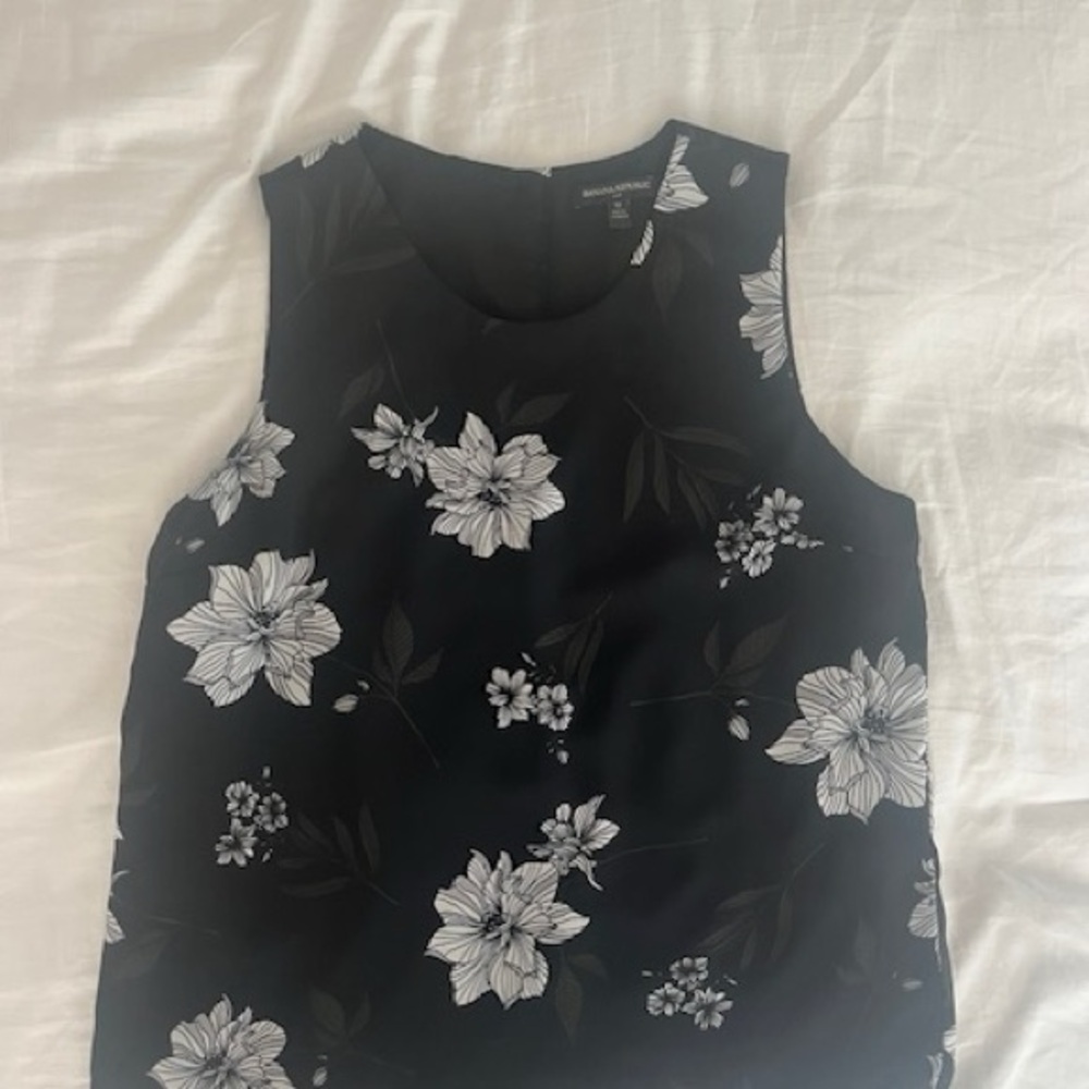 Banana Republic Black and White Floral Tank Top 🔥🔥🔥🔥